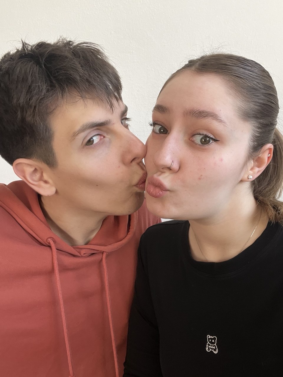 Артём целует Анастасию